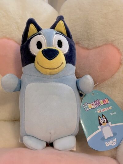 Peluche Squishmallows Hug Mees de Bluey